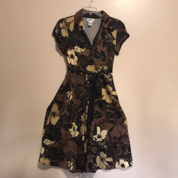 Robbie Bee Dresses & Skirts - Robbie Bee Short Sleeve Dress Size 6